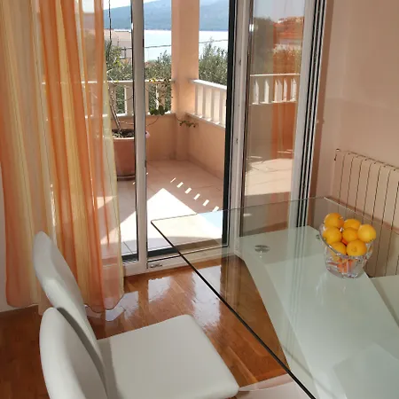Sun Apartment *