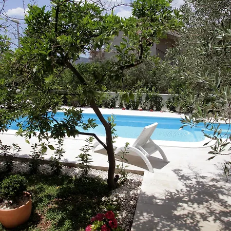 Sun Apartment *