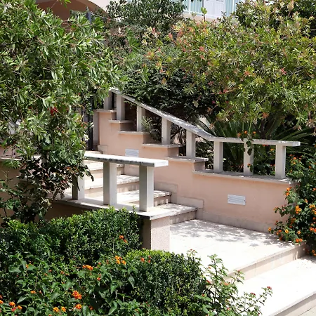 Sun Apartment