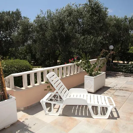 Sun Apartment *