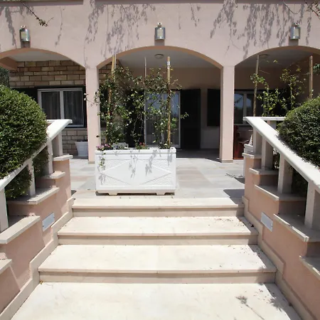 Sun Apartment